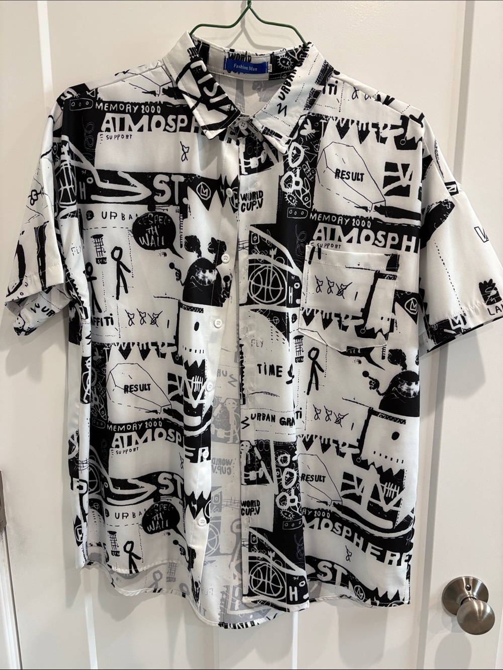 Men's Black & White Graphic Short-Sleeve Button-Down Shirt